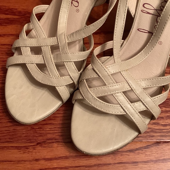 Jelly pop beige heeled sandals - Picture 9 of 11